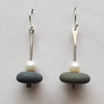 Simple Basalt Pearl Drop Earrings